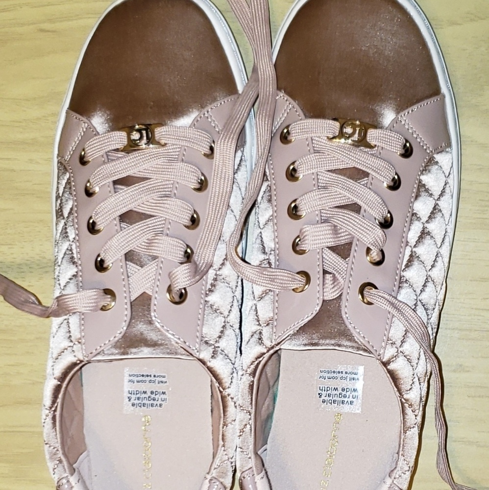 Liz Claiborne rose gold quilted lace up sneakers